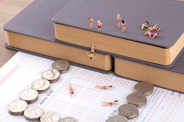 Swimming in the ocean of knowledge is a metaphor for the Chinese education examination