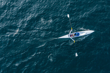 Obraz premium Athlete rower on a kayak.
