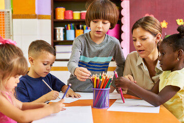 Children in the painting course in the international kindergarten