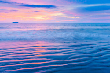 Fototapeta na wymiar Seascape view of beach at sunset.