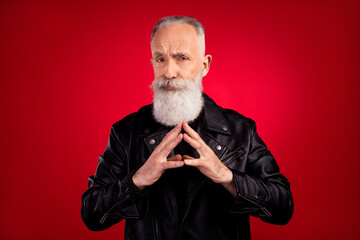 Photo of senior handsome man serious confident think thoughtful brainstorming deep isolated over red color background