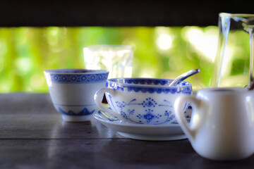 blur photo of hot coffee and tea cups on the table in the coffee cafe