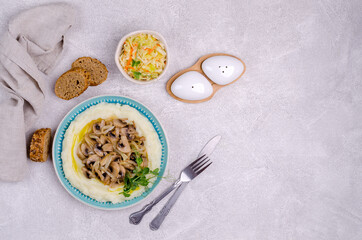 Mashed potatoes with butter, fried mushrooms with onions and salad of fresh vegetables