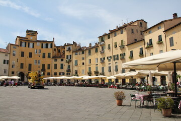 Fototapeta na wymiar Lucca Toscana