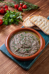 Pate' di fegato  in ceramica rustica