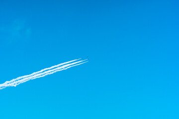 東京上空を飛ぶブルーインパルス