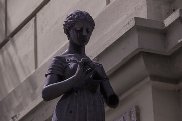 Statues details