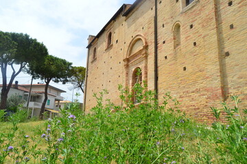 Fototapeta na wymiar Chiesa di Santa Maria in Piano (Loreto Aprutino) 