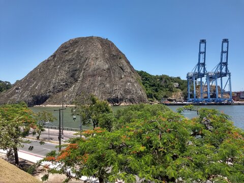 baia de Vit&oacute;ria, porto de capuaba vila velha, pedra morro penedo, Espirito Santo Brasil