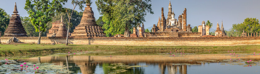 Fototapeta na wymiar Sukhothai temple