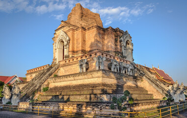 Fototapeta na wymiar Wat Chedi Luang temple