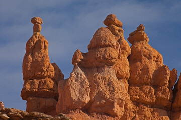 Fototapeta premium View of the Bryce Canyon landscape seen from the Queens Garden Trail / Navajo Loop