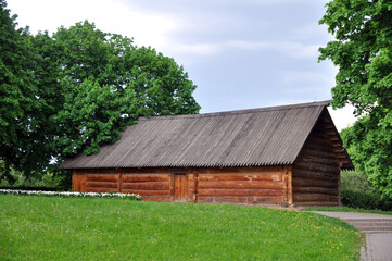 Fototapeta na wymiar Old wooden barn in the countryside. Travel.