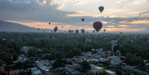 Balloon ride over the Pyramids of Teotihuacán (Mexico)