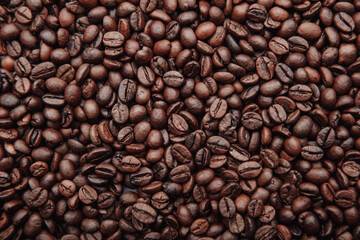 Fototapeta premium Scattered roasted coffee beans