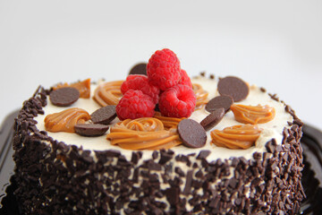 chocolate cake with raspberries