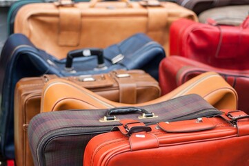Malas e bagagens de couro coloridos