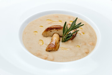 beautifully served mushroom cream soup