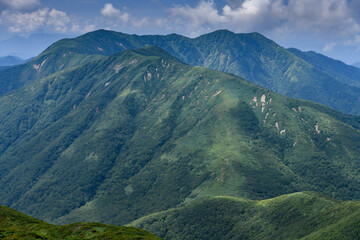Fototapeta na wymiar 三本槍岳から見た流石山と大倉山