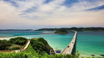 紺碧の海に浮かぶ美しい角島大橋