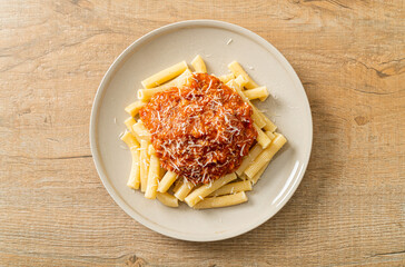 rigatoni pasta with pork bolognese sauce