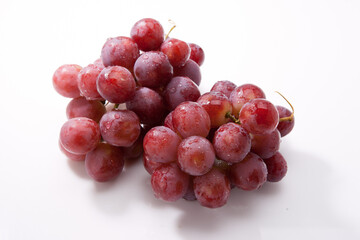 흰배경의 포도
