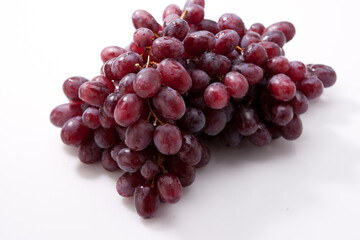 흰배경의 포도