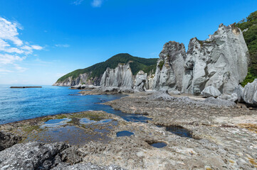 【青森県下北半島佐井村】仏ヶ浦は緑色凝灰岩がつくる大小さまざまな奇岩が集まり極楽浄土の景観