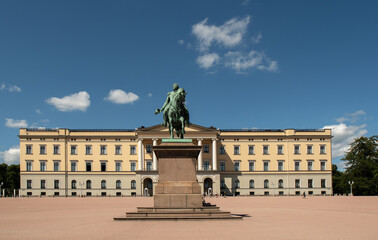 The Norwegian king's castle with the statue of Karl Johan in the foreground. The statue is made of ...