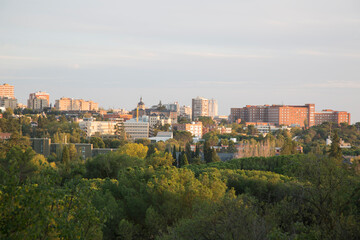Obraz premium View of the City of Madrid from Dehesa de la Villa Park