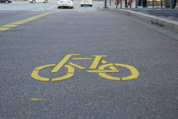 Gelbe Kennzeichnung Fahrradweg