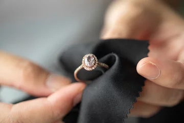 Foto op Plexiglas Jeweller cleaning jewelry diamond ring with fabric cloth © Piman Khrutmuang
