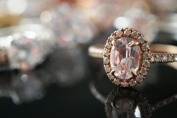Naklejka premium Beautiful diamond rings jewelry background