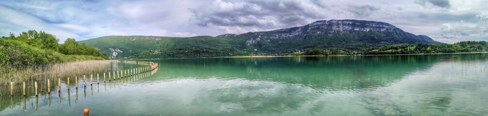 paysage alpin - lac d'aiguebelette