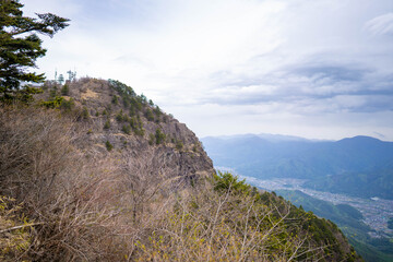 Fototapeta na wymiar 三ツ峠山登山道の風景 A view of the Mt. Mitsutoge trail