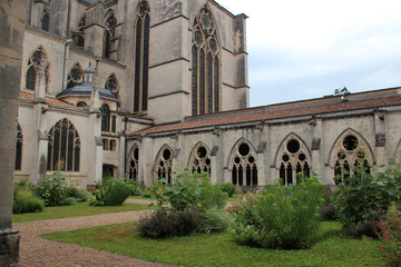Fototapeta na wymiar saint-étienne cathedral in toul in lorraine (france)