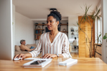 Adult woman, searching for a movie online.