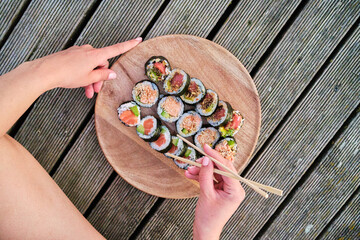 Sushi na dworze - lato - obrazy, fototapety, plakaty