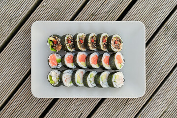 Sushi na dworze - lato - obrazy, fototapety, plakaty