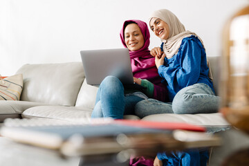 Obraz premium Two muslim women wearing hijab