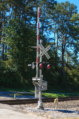 Railroad crossing warning signal