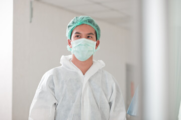 Obraz na płótnie Canvas Asian Doctor, nurse and staff wearing surgical face mask face shield and protective hazmat suit working in the hospital during Coronavirus covid 19 pandemic