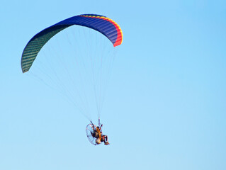 motor paraglider solo rider on turning