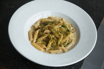 Pasta with creamy pistachio sauce