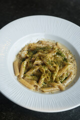 Pasta with creamy pistachio sauce