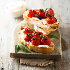 Tomato bruschetta with cream cheese and sage