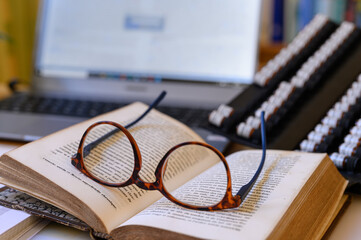 Homeopathic desk with a laptop and folder in the background