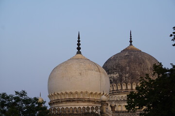 qutub shahi tombs