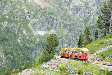 The Little Train of Artouste, is the highest tourist train in Europe and the Lake of Artouste and see impressive views of the entire Valle d'Ossau. 