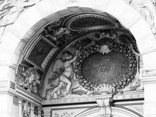 Alcove under Louvre sign